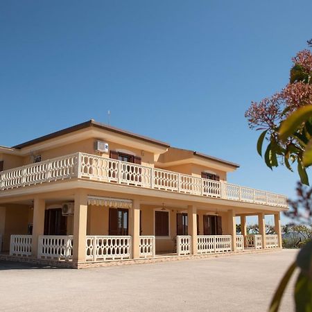 B&B La Terrazza Degli Scrittori Racalmuto 外观 照片