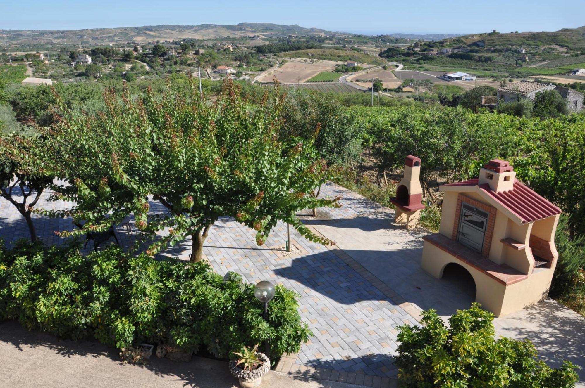 B&B La Terrazza Degli Scrittori Racalmuto 外观 照片