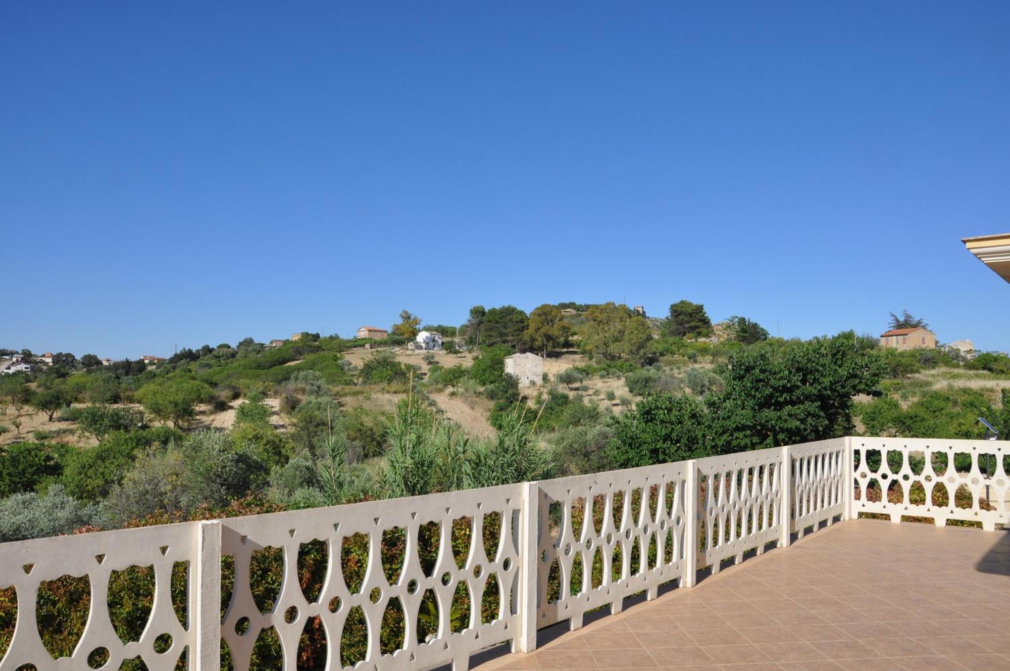 B&B La Terrazza Degli Scrittori Racalmuto 外观 照片